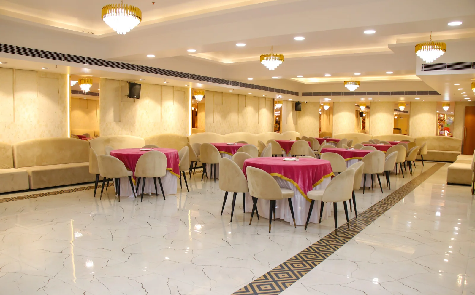 Banquet+Hall+Near+Noida+Metro+with+Free+Parking%3A+Convenient+Venues+for+Memorable+Events